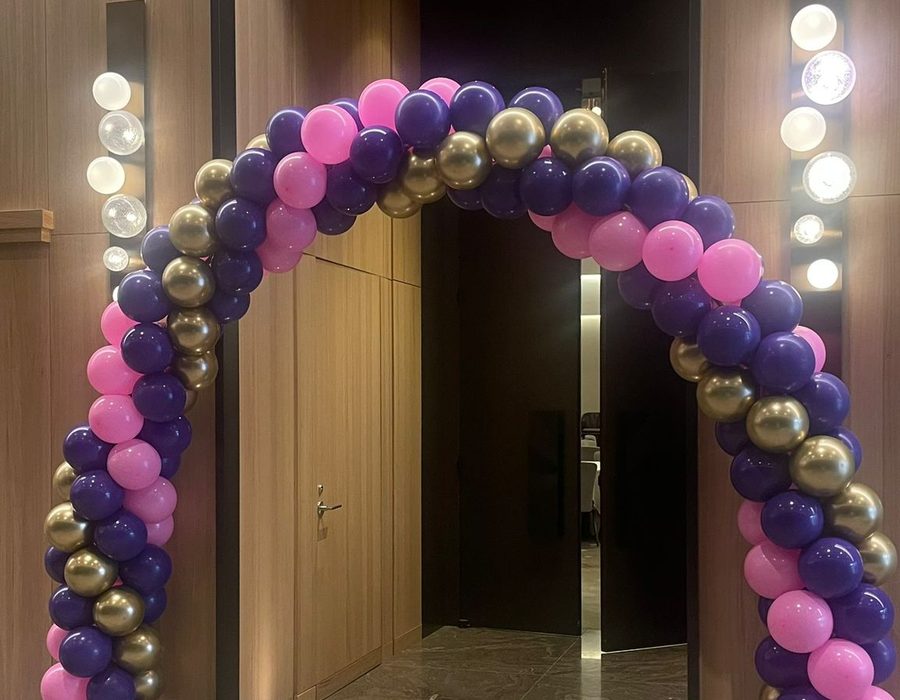 Empire of Gifts balloon decor installation